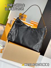 LV CarryAll Vibe MM M25143
Size 39 x 30 x 15 cm