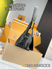 LV CarryAll Vibe MM M25143
Size 39 x 30 x 15 cm