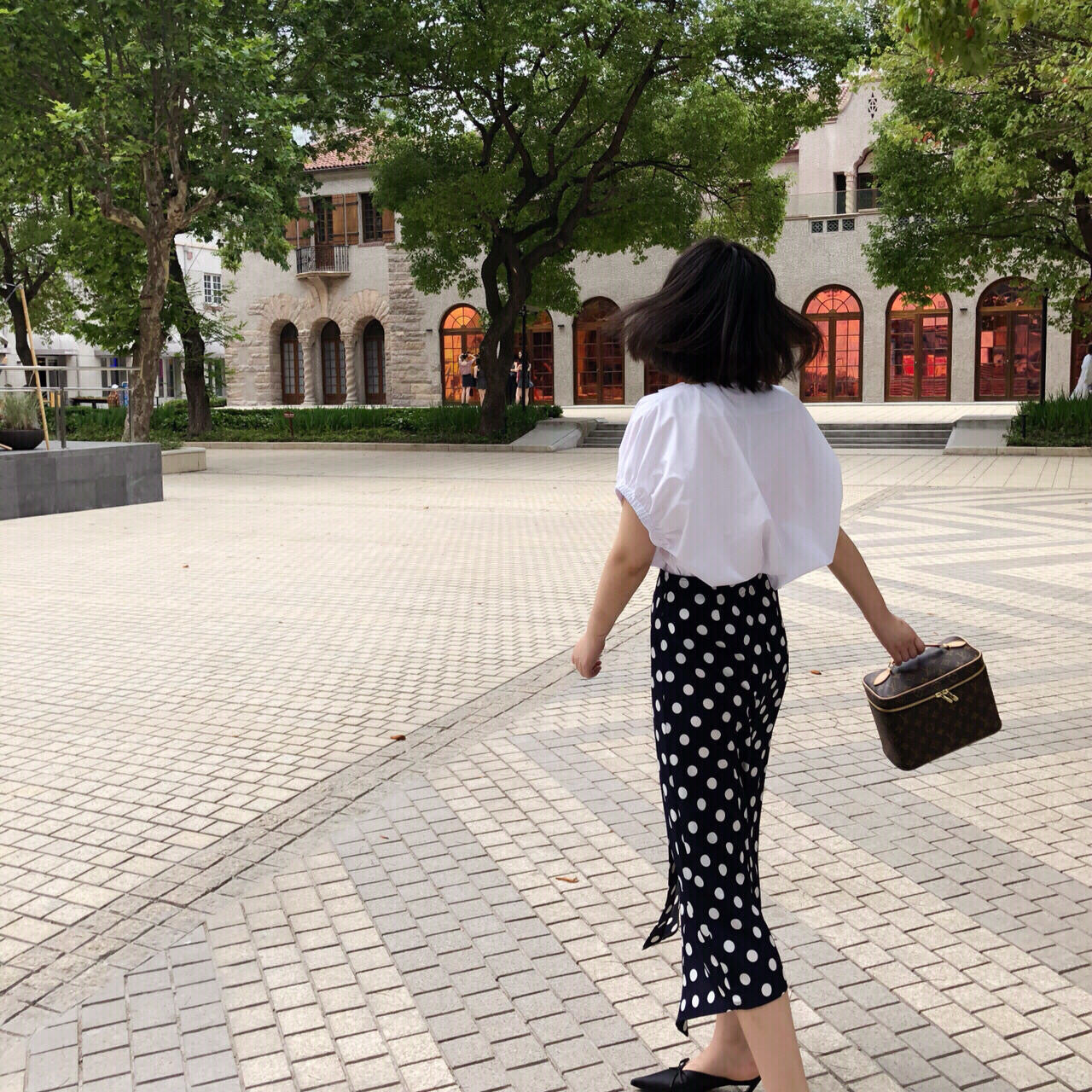 LV Nice Bb M42265 Size 24 x 18 x 14.5 cm