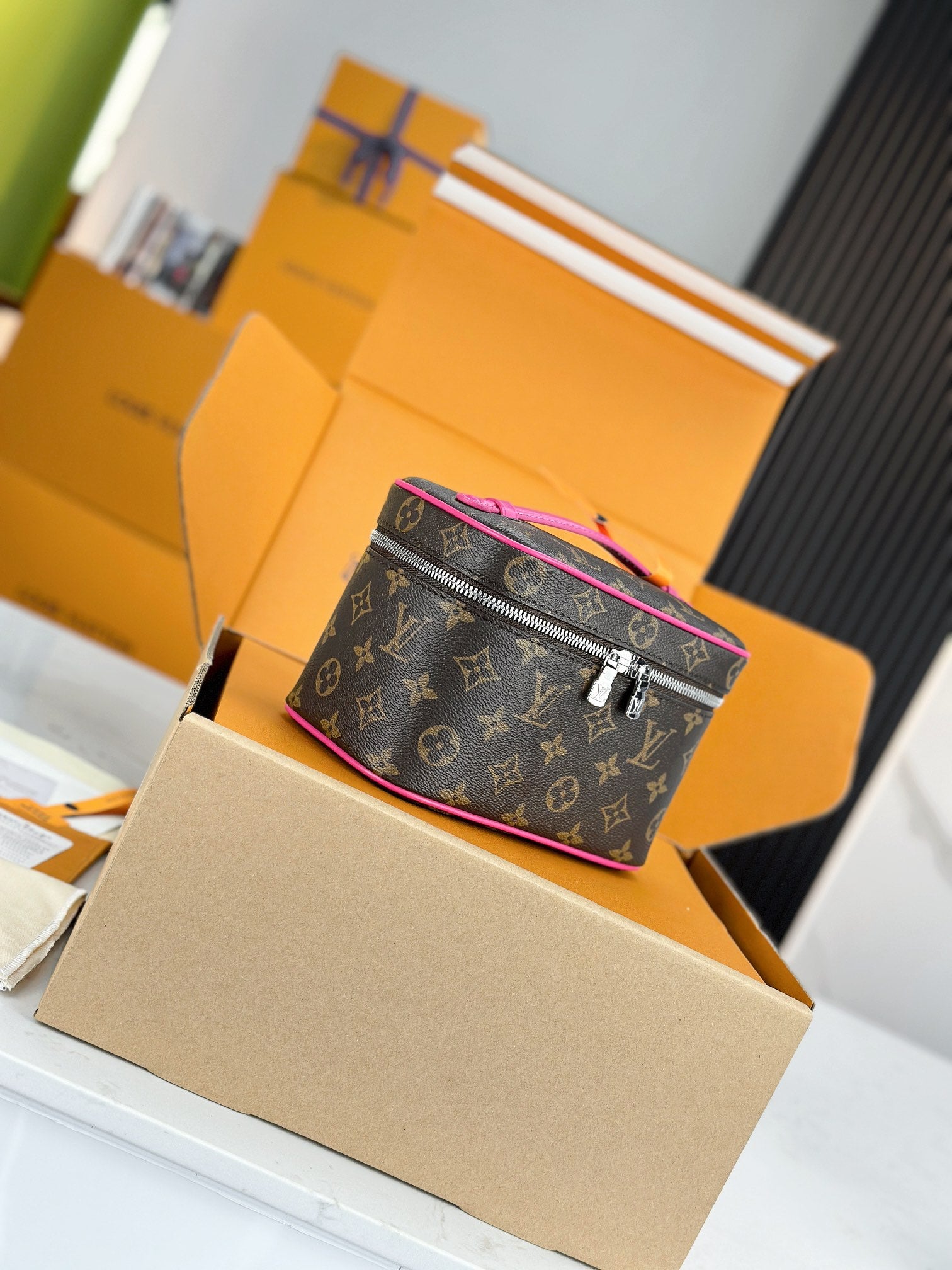 LV Nice Mini M12650 Size 20 x 13.5 x 12 cm