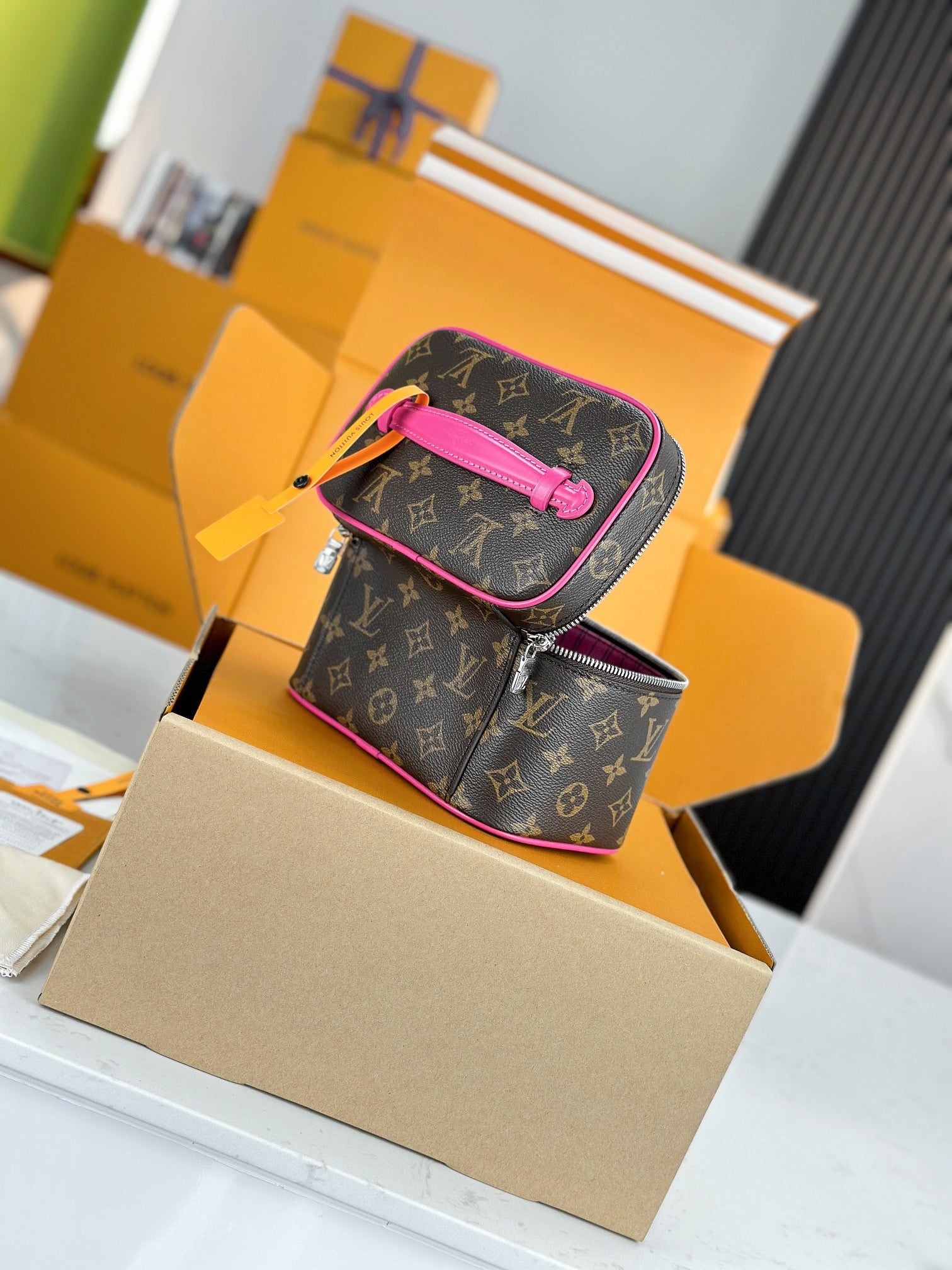 LV Nice Mini M12650 Size 20 x 13.5 x 12 cm